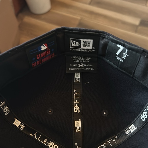 New York Yankees new era size 7 1/2 - Picture 3 of 4